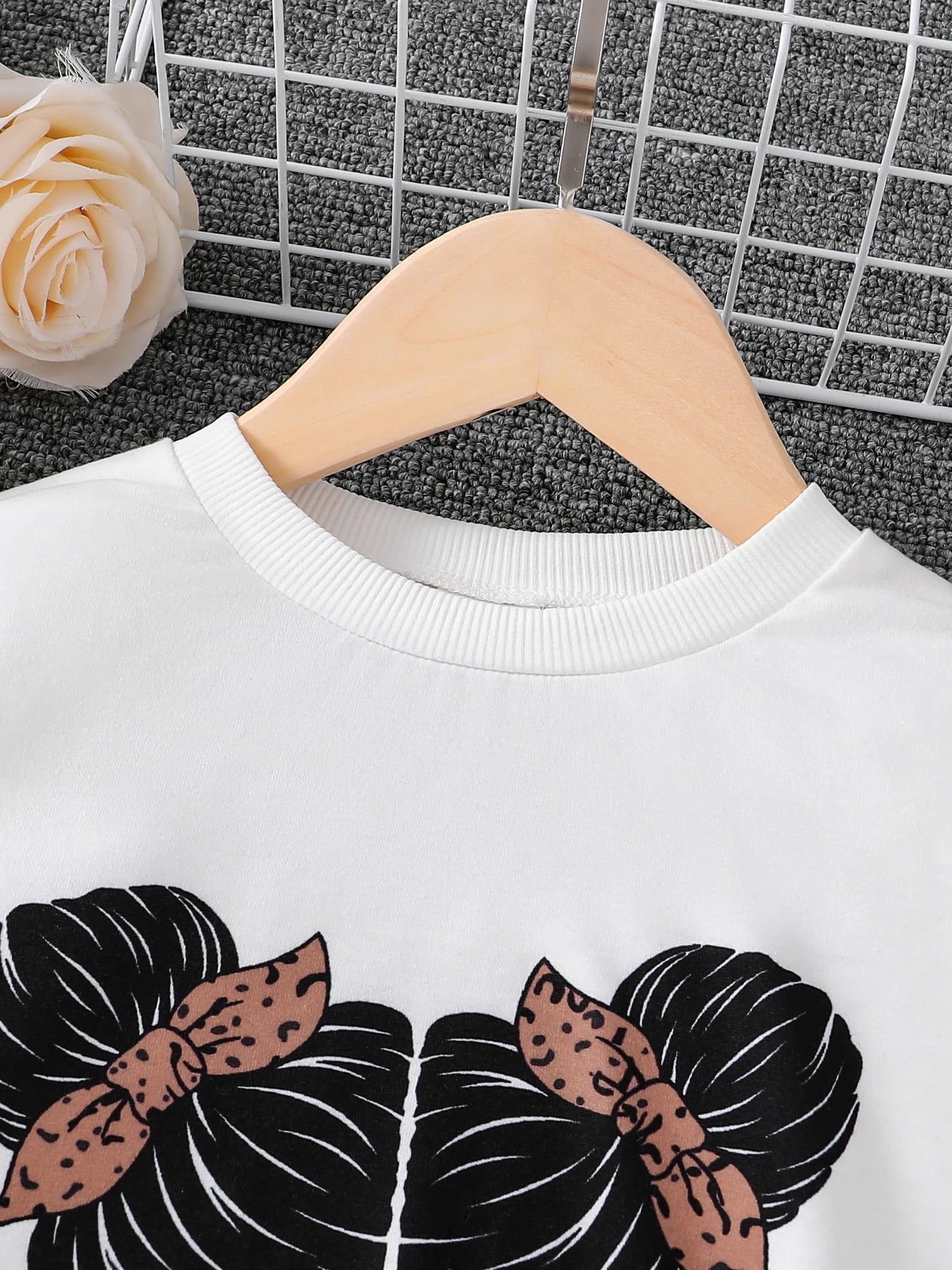 new girls fashion perfectionism printed white long-sleeved top + black slim-fit pants